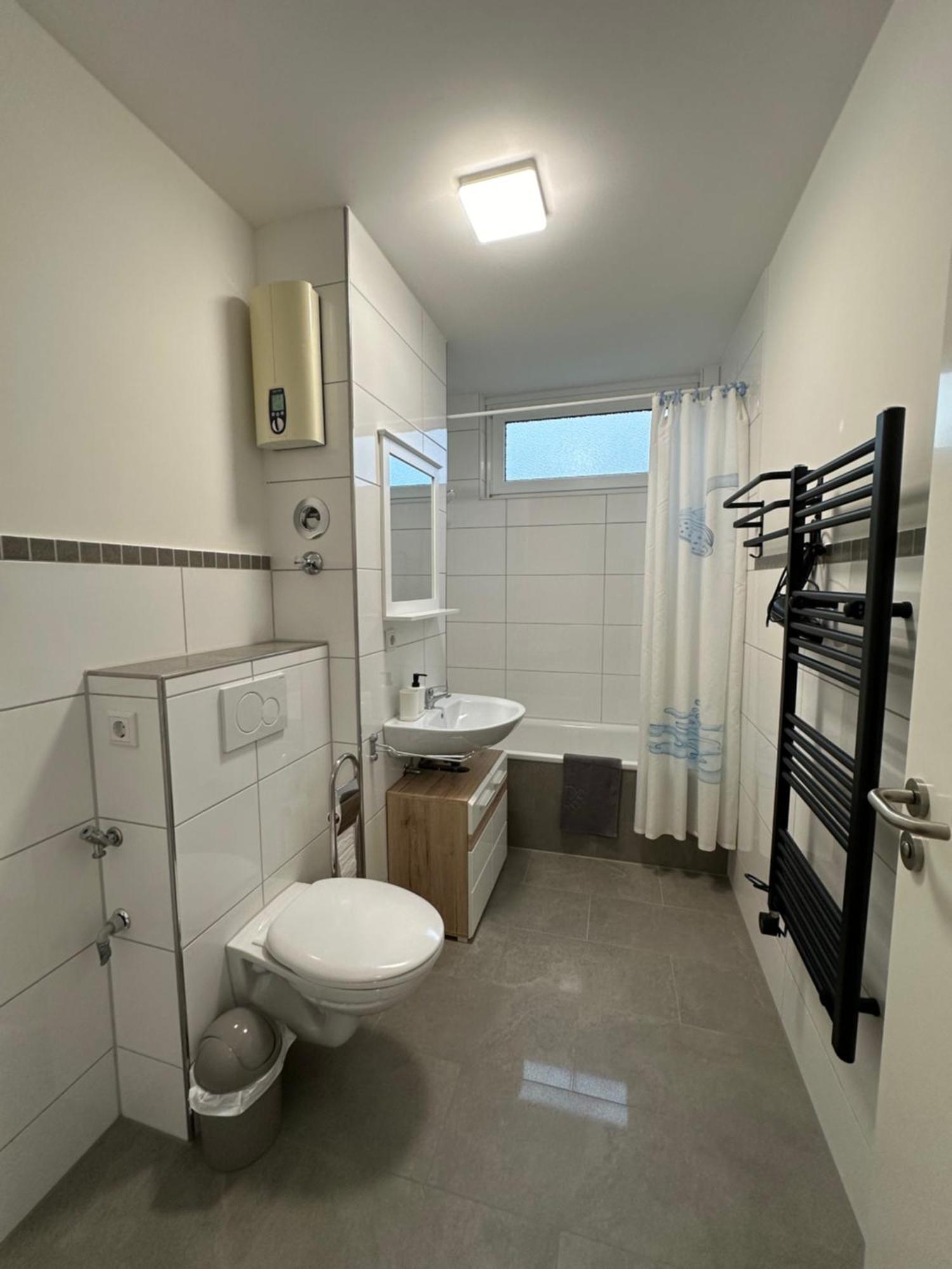 Olis Appartement In Neuss Esterno foto